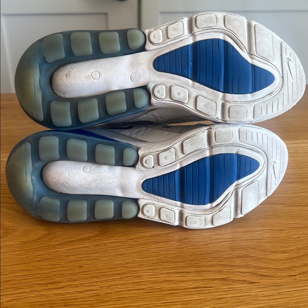 Nike Air Max 270 - Picture 2 of 9